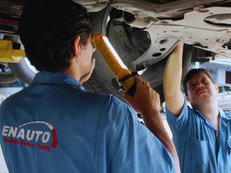 Mecánica automotriz en ENAUTO