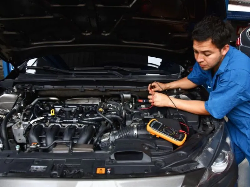 Mecánica automotriz en ENAUTO